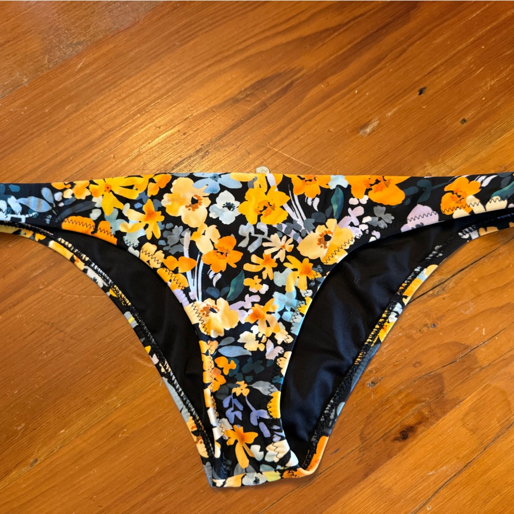 Women’s Floral bikini bottom swimwear (small)
